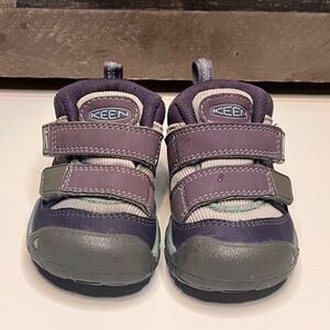 KEEN Kids' Purple and Gray Shoes Size 5